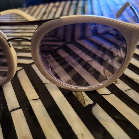 HENRI BENDEL HB806S Zoey 041 Sunglasses main image 7